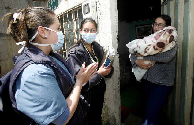 La forma distinta en que Bogotá encaró la atención tradicional en salud