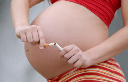 El tabaquismo en las mujeres disminuye un 60% las posibilidades de embarazo
