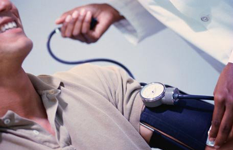 En el mundo, uno de cada tres adultos tiene presión arterial alta