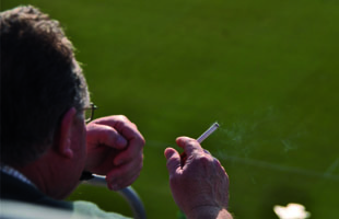 Celebran prohibición de fumar tabaco en el Mundial de Fútbol 2014 en Brasil