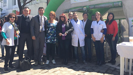 Especialistas y pacientes con artritis reumatoidea se reunieron en una plaza de Córdoba