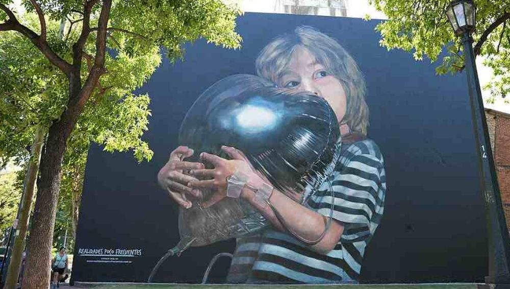 Impactante mural para concientizar sobre Enfermedades Poco Frecuentes