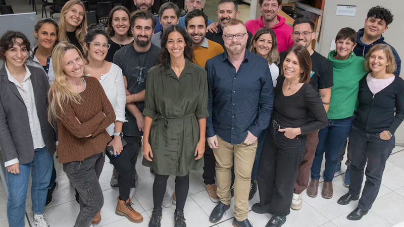 Científicos argentinos descubren un nuevo circuito molecular que sería clave para frenar el crecimiento de los tumores