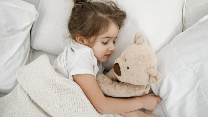 Una vida familiar feliz se relaciona con un mejor sueño para los niños