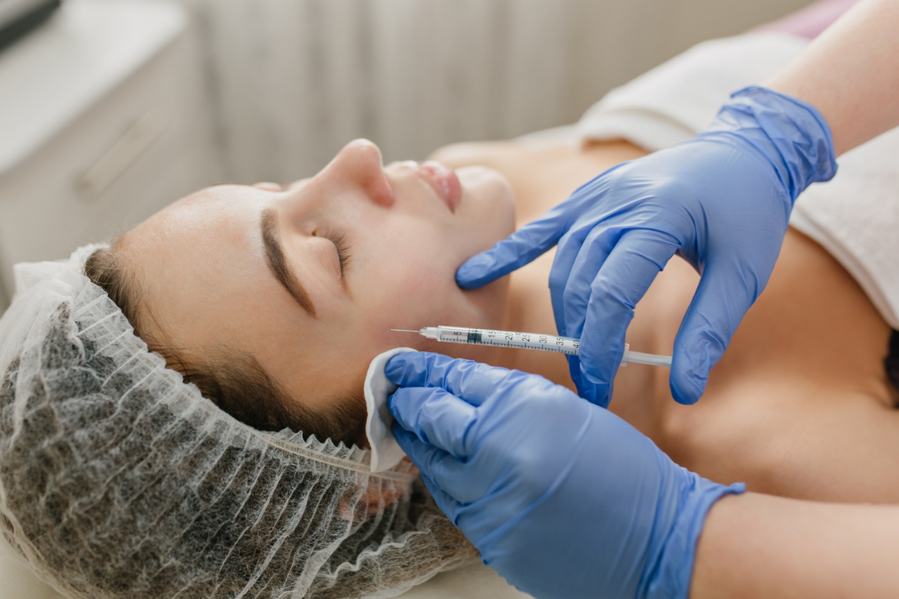 Un escaneo común puede prevenir daños faciales por rellenos cosméticos