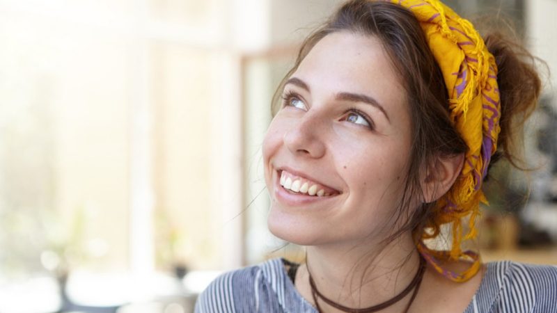 Investigaciones muestran que imaginar encuentros positivos moldea los sentimientos de la vida real