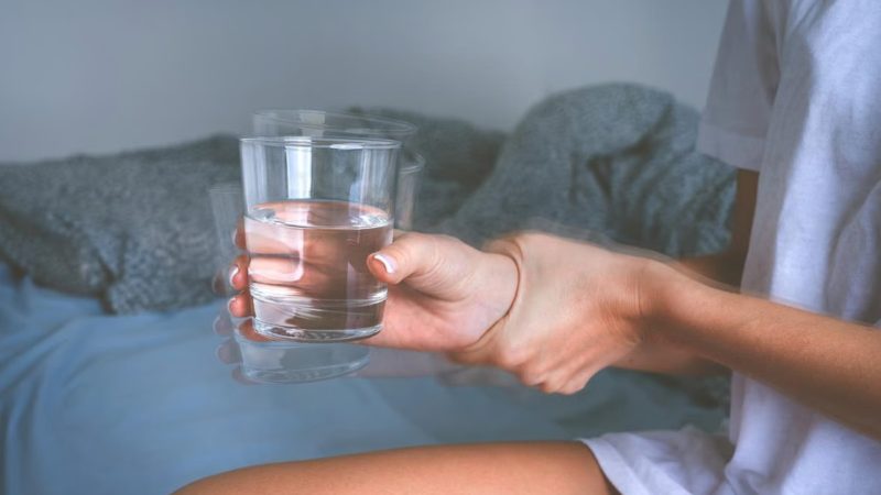Una estimulación cerebral sin cirugía mostró mejoras en pacientes con Parkinson
