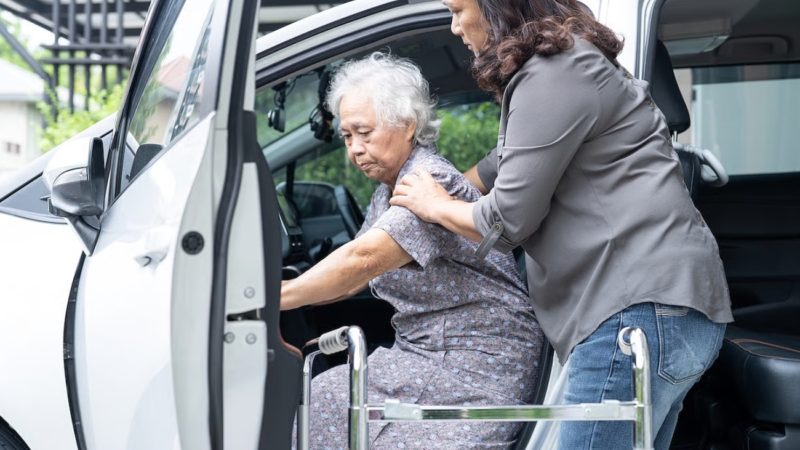 Las personas viven más años, pero también conviven más tiempo con enfermedades y discapacidades