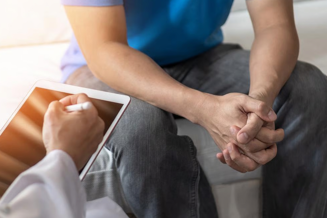 Los hombres son diagnosticados con más frecuencia en etapas avanzadas de cáncer, según un estudio