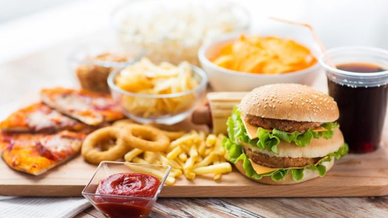 Los alimentos ultraprocesados podrían aumentar el riesgo de cáncer de próstata