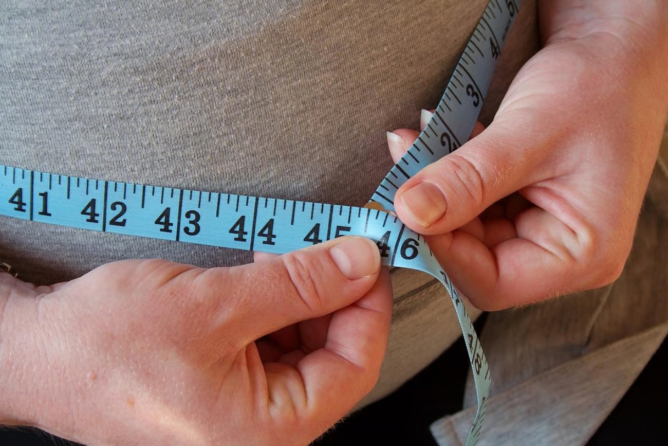 La cintura podría ser una medida más precisa que el IMC para detectar obesidad