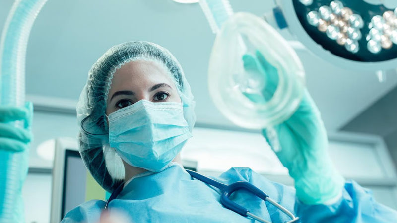 Una siesta de 30 minutos podría mejorar el desempeño de médicos tras una guardia de 24 horas