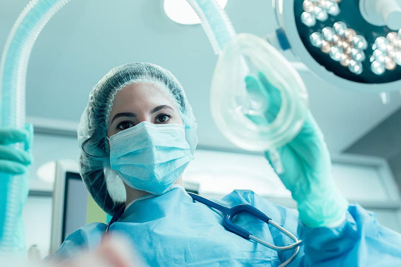 Una siesta de 30 minutos podría mejorar el desempeño de médicos tras una guardia de 24 horas