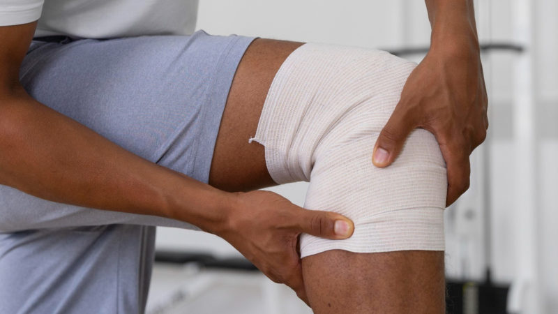 Partículas de prótesis de cadera y rodilla pueden llegar hasta el cerebro, según un estudio