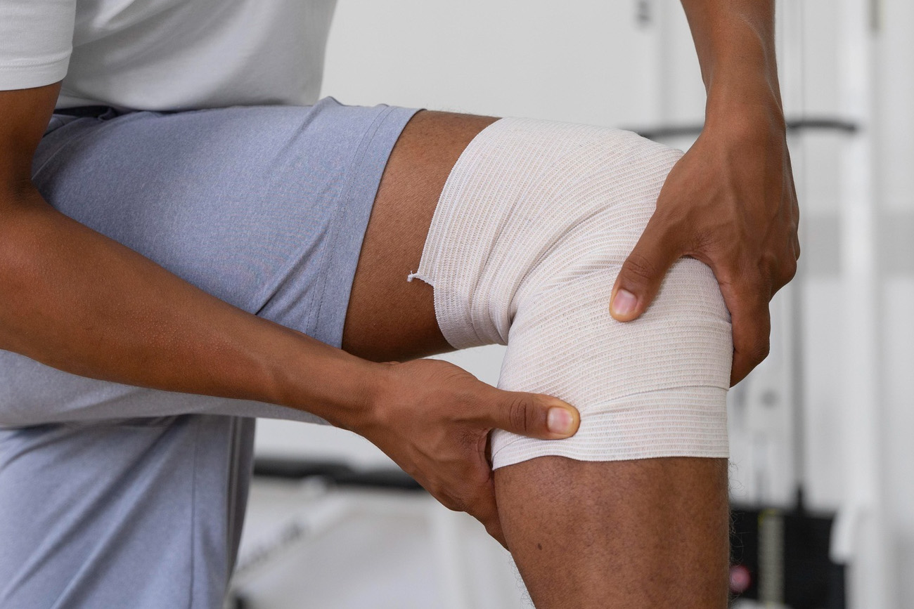 Partículas de prótesis de cadera y rodilla pueden llegar hasta el cerebro, según un estudio