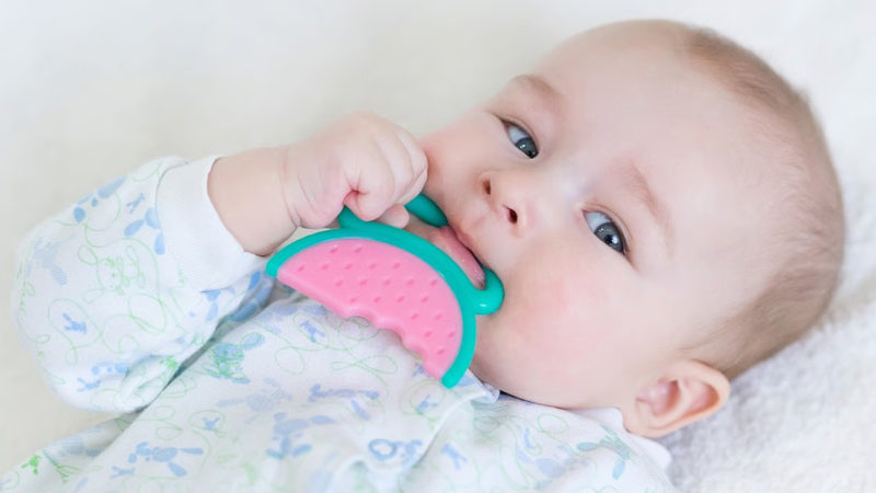 Sonreírles a los bebés podría ayudarlos a aprender a regular sus emociones