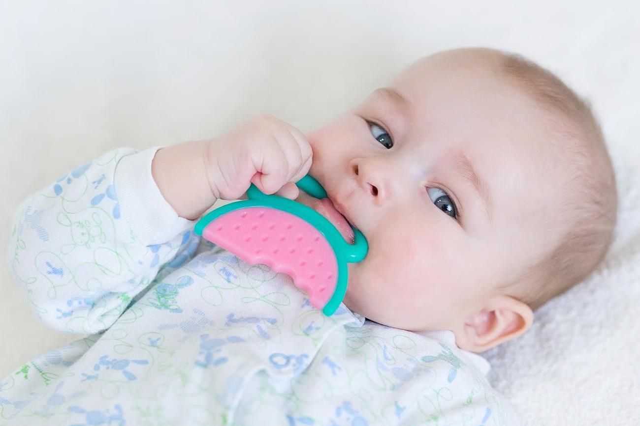 Sonreírles a los bebés podría ayudarlos a aprender a regular sus emociones
