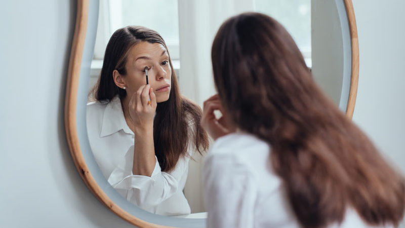 Productos de belleza provocan miles de lesiones oculares y los niños están entre los más afectados