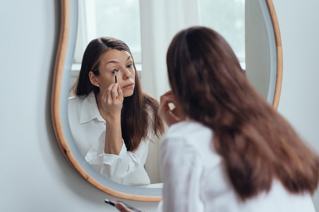 Productos de belleza provocan miles de lesiones oculares y los niños están entre los más afectados