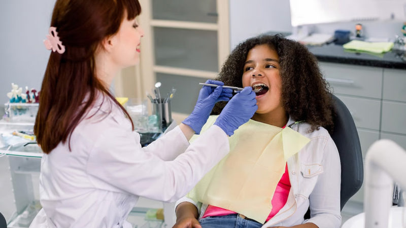 La salud bucal de los adolescentes puede revelar problemas que van más allá de los dientes